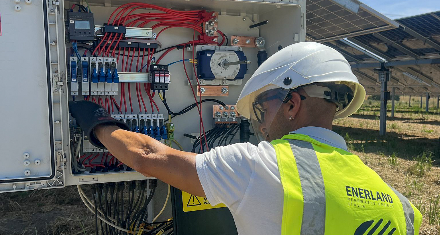 Equipos propios de Enerland para labores de mantenimiento