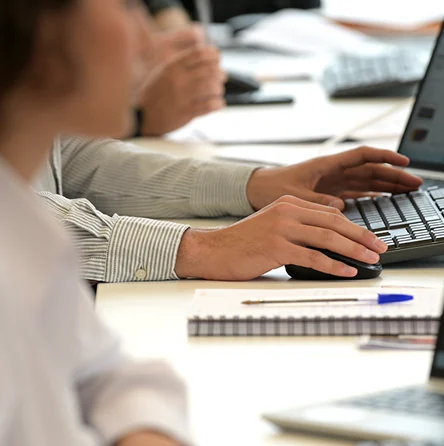 Team di Enerland al lavoro sullo sviluppo di un progetto