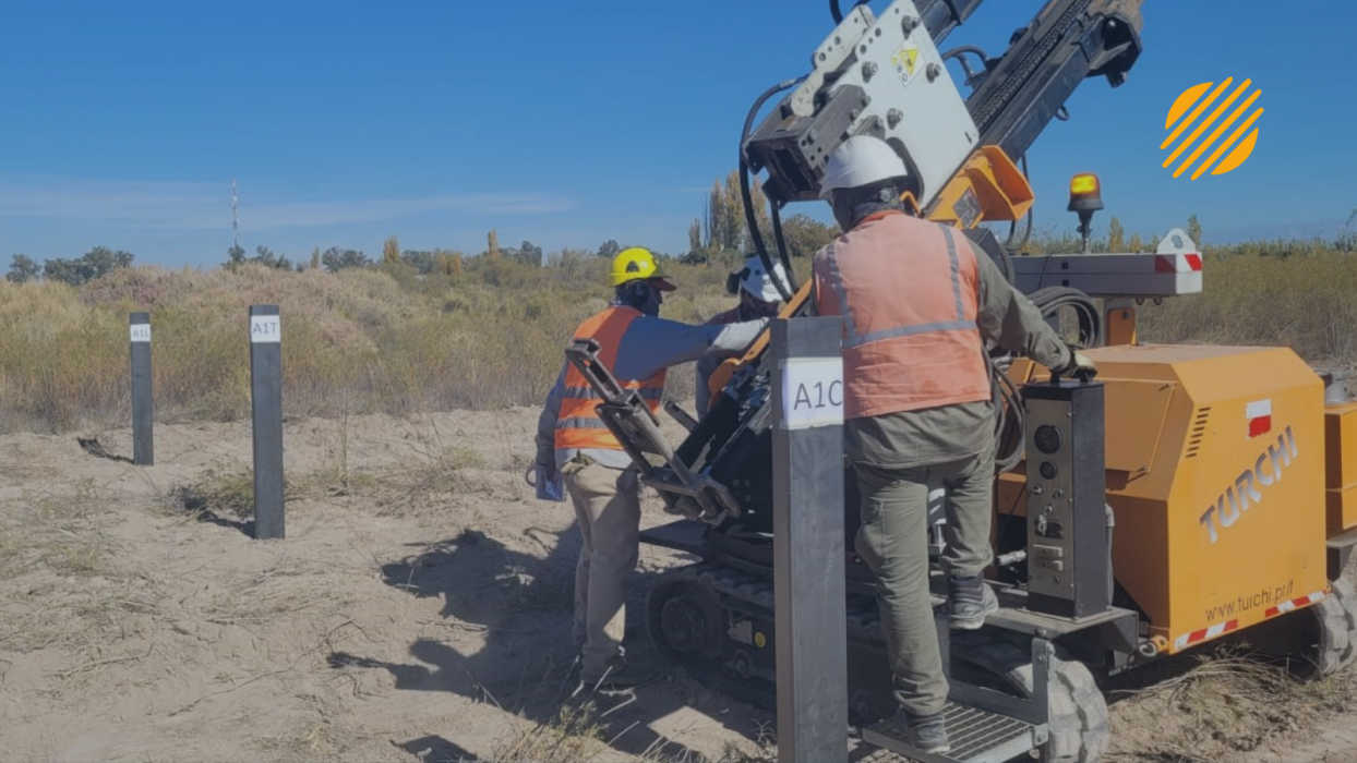 Ensayo Pull Out Test sobre el terreno de Parque Fotovoltaico San Martin en Argentina