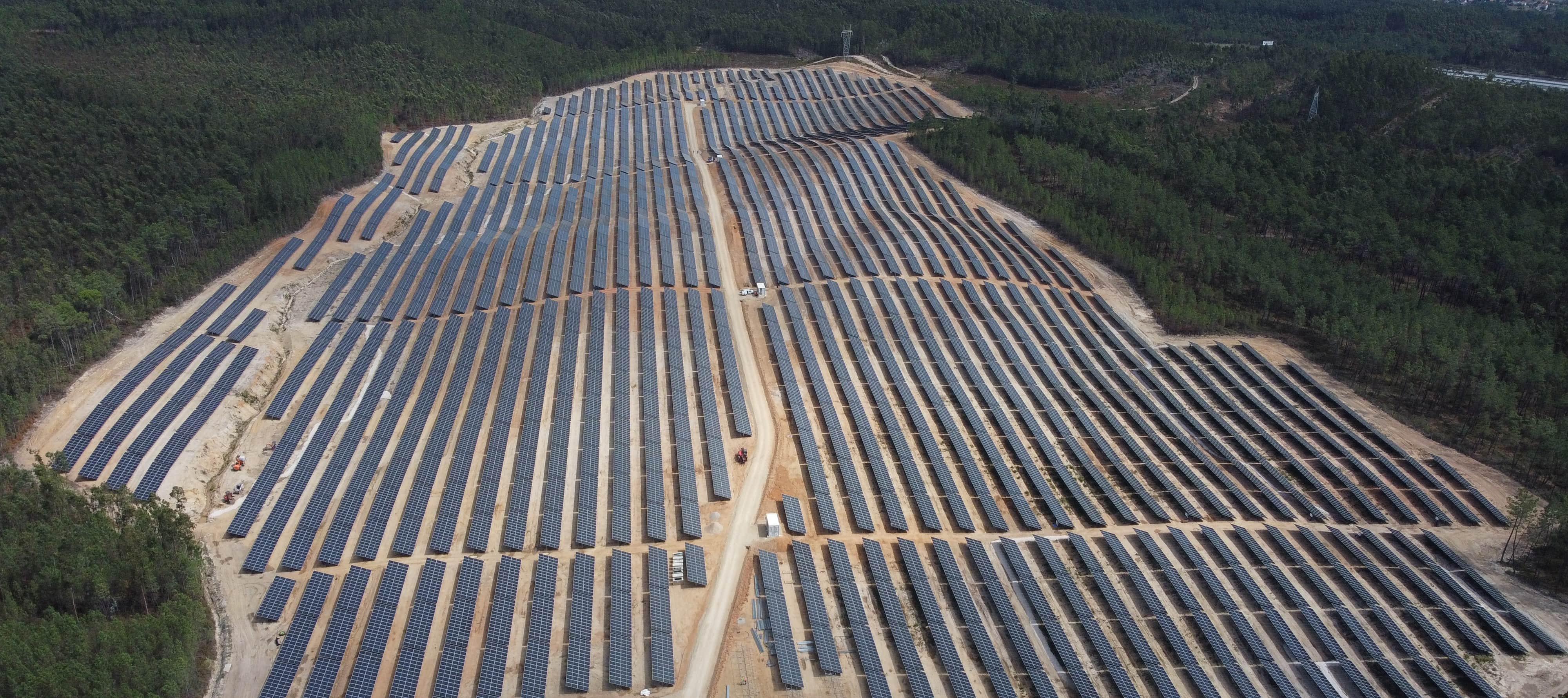 tres parques fotovoltaicos